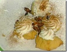 Zeppole alla cannella con crema di ricotta e pistacchio sabbiato