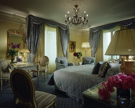 [Four Seasons George V Paris - Jeff Leatham - Deluxe room[3].jpg]