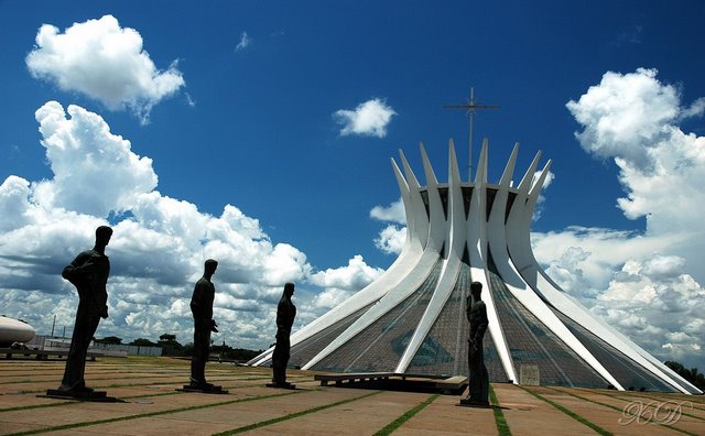 20-unusual-churches-p1-brasilia-cathedral.jpg