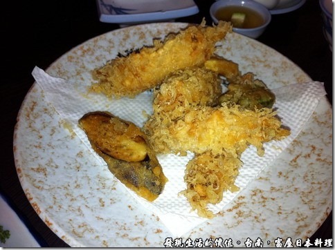 台南富屋日本料理，炸魚天婦羅NT120，本來想點蔬菜天婦羅的，不過點了這一道也不錯，不過吃多了會有點膩。