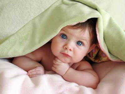 beb%C3%AA%20na%20cama%20coberto.jpg