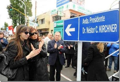 Cristina y Florencia Kirchner inauguran Av Nestor K el 19 de diciembre de 2010 en Rio Gallegos