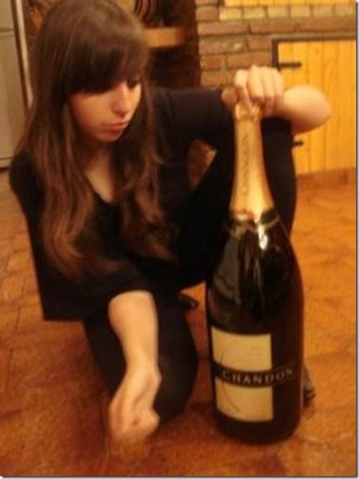 Florencia Kirchner y su botella de Chandon