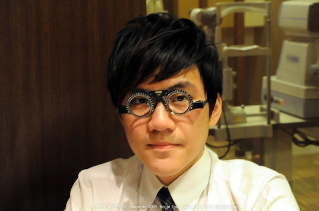 Yahoo! 奇摩摩人的雲端印刷新體驗.眼鏡桌曆誕生記-光明分子.眼鏡