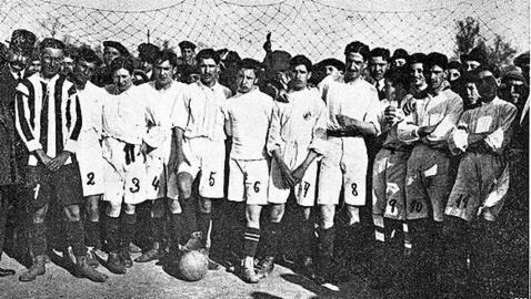 [Equipo del Betis Football Club en el que forman los hermanos Gutiérrez Fernández[4].jpg]