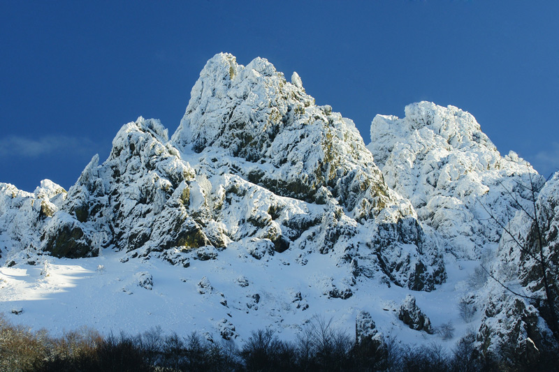 Fotos Gratis Montañas rocosas nevadas