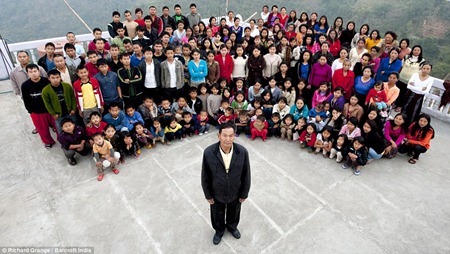 [The world's biggest family[9][3].jpg]