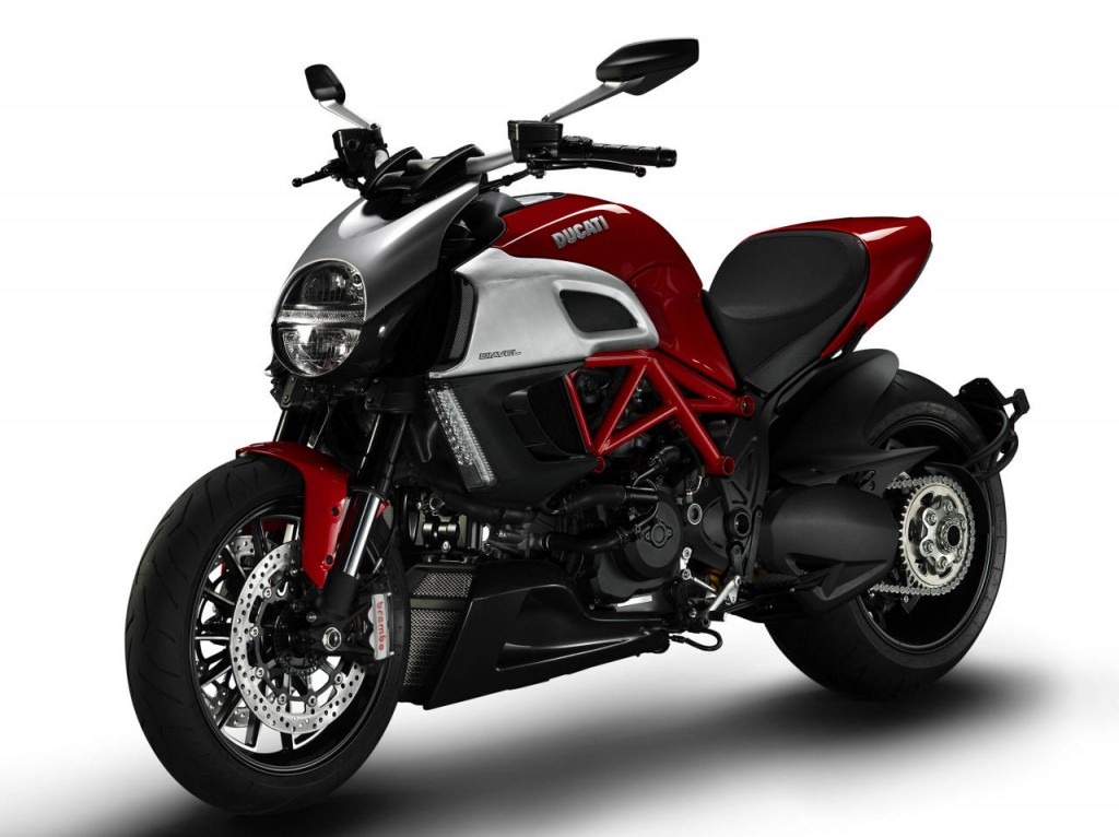 [2011-Ducati-Diavel-Sport-Cruiser[3].jpg]