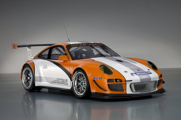[2011-Porsche-911-GT3-R-Hybrid-Front-Angle-View[3].jpg]