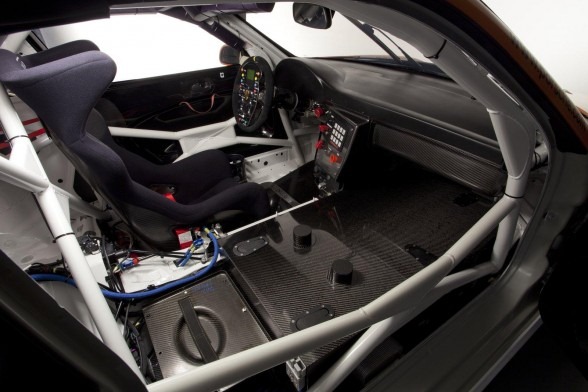 [2011-Porsche-911-GT3-R-Hybrid-Interior-View[3].jpg]