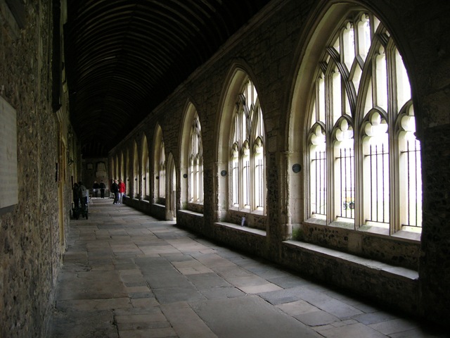 [walk round chichester cathedral 014[3].jpg]