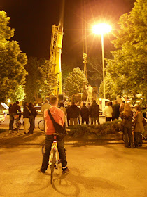 szoborállítás, szoboremelés, képek, fotók, pictures, bronzszobor, lovasszobor, fényképek,  Szeged, Tóth Béla, Tóth Dávid, IV. Béla, szobor, szobrász, Széchenyi tér