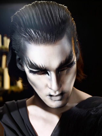 [Illamasqua-Art-of-Darkness-fall-winter-2010-wolfman[4].jpg]