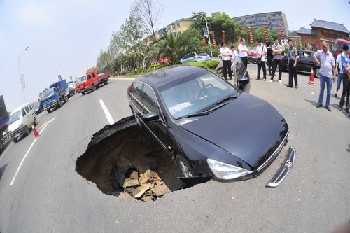 Обвал дороги в Китае
