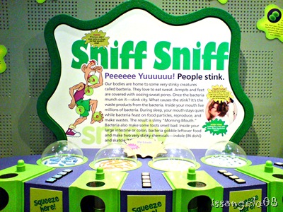 If you squeeze the green buttons, a bad smell will be emitted and you have to guess what it is! Yuck!