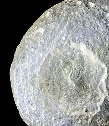 cratera Herschel em Mimas