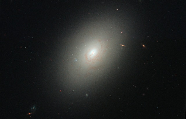 [galáxia elíptica NGC 4150[4].jpg]