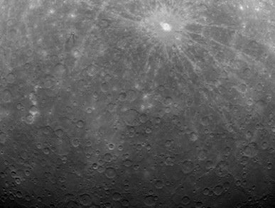 imagem obtida de Mercúrio pela sonda Messenger