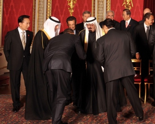 [Bowing To King of Saud.[3].jpg]