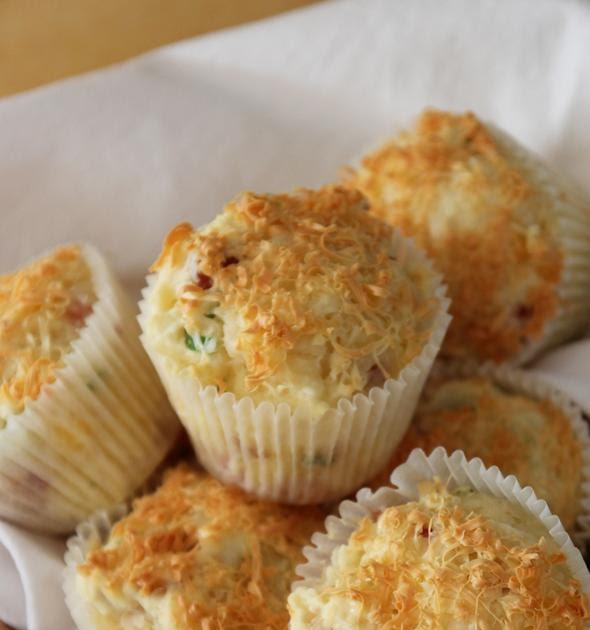 dailydelicious: Ham and Spring Onion Muffin: For your lazy Sunday brunch!