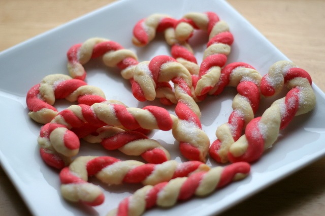 [candy-cane-cookies-15.jpg]
