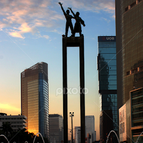 Selamat Datang Statue by Rully Kustiwa - Buildings & Architecture Statues & Monuments