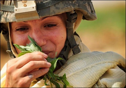 mulher soldado no Afeganistão