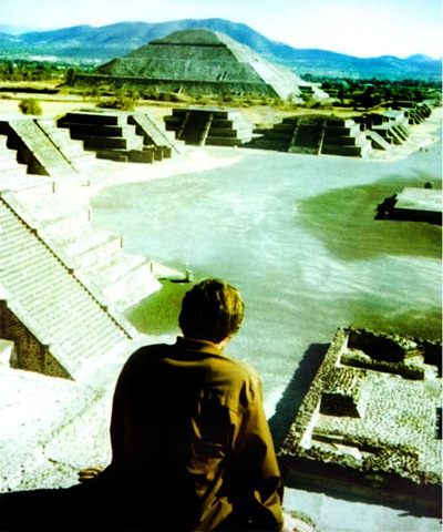 [NOEL GALLAGHER  IN TEOTIHUACAN MEXICO 90THS[2].jpg]