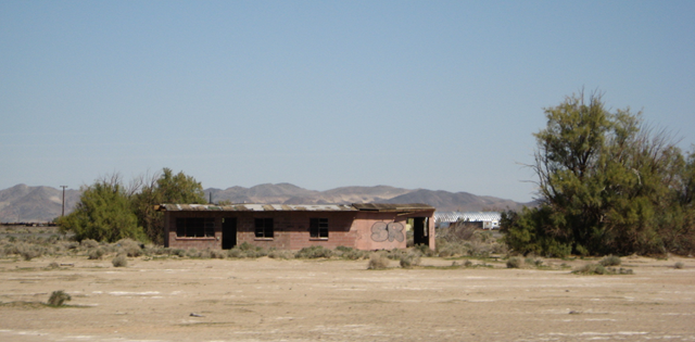 [delapitated house on route 66 in cali[4].png]