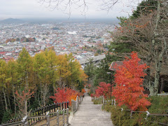 新倉富士浅間神社の上にある「慰霊塔」前から