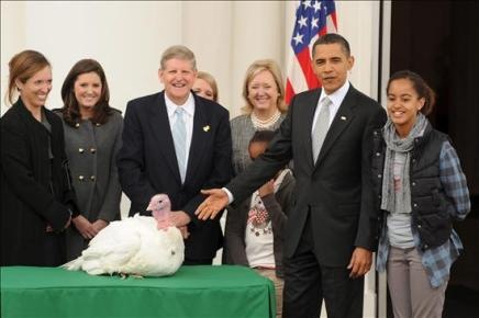 3200168430-obama-salva-pavos-cocinados-cena-accion-gracias 3200168430-obama-salva-pavos-cocinados-cena-accion-gracias