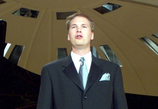 Tyler Duncan performing in the final concert of the 2001 Franz-Schubert-Institut in Baden bei Wien, Austria