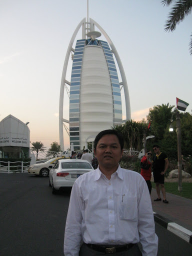 Di depan Burj Al Arab