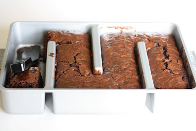 Baker's Edge Brownie Pan - The Original All Edges Brownie Pan for Baking