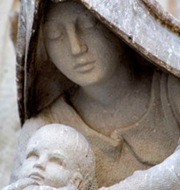 detalle-de-la-virgen-fachada-sagrada-familia