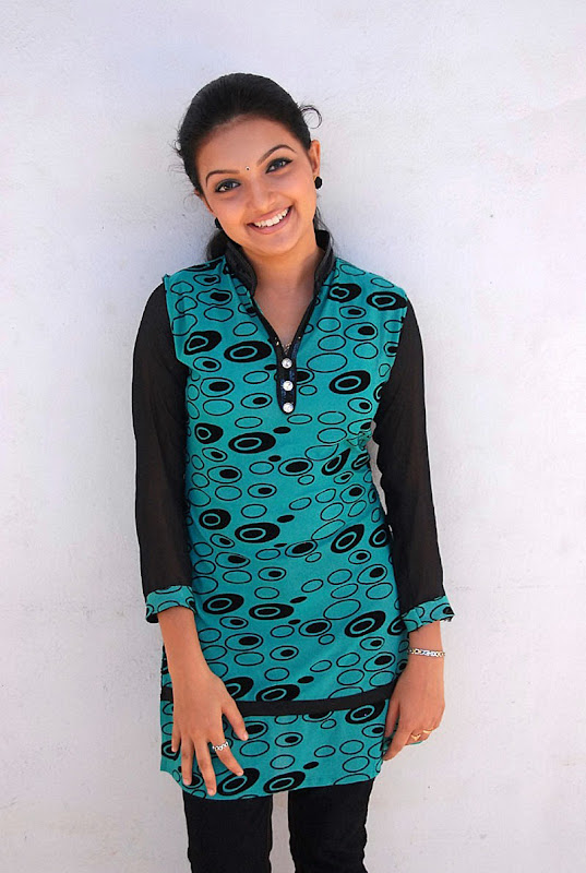 Saranya Mohan Photo Shoot big  show