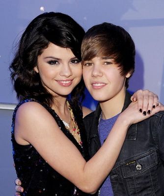 selena gomez and justin bieber. 31: Singers Selena Gomez