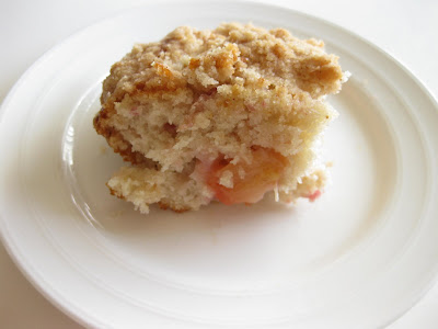 photo of a slice of buckle on a plate.