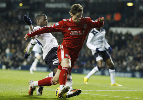 Sebastien Bassong tackles Fernando Torres, Tottenham Hotspur - Liverpool