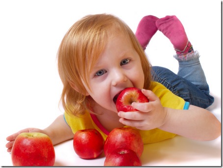 女孩吃蘋果