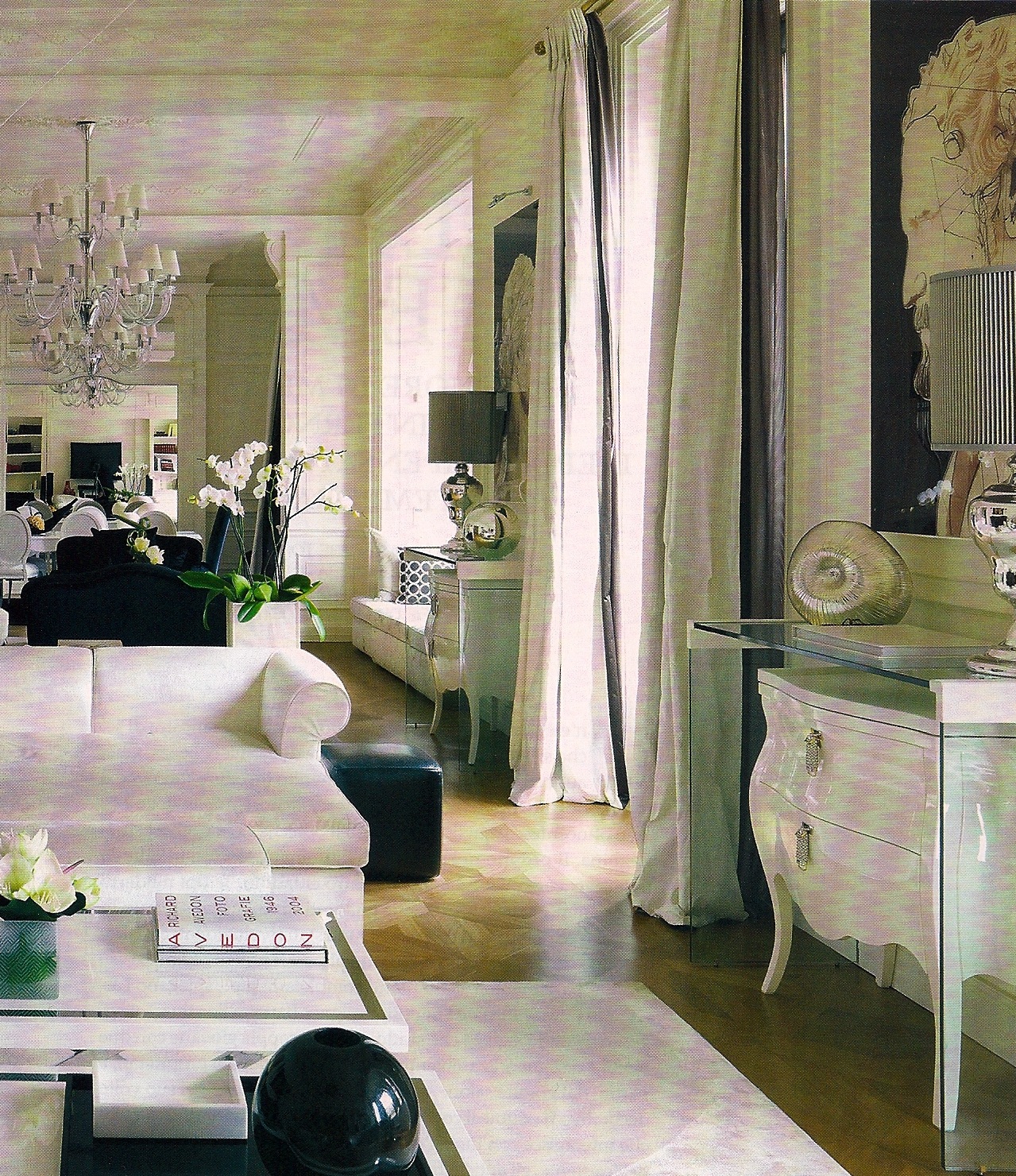 [Casa de Valentina - Foto Masim Listri - cômoda coberta por buffet de vidro.jpg]