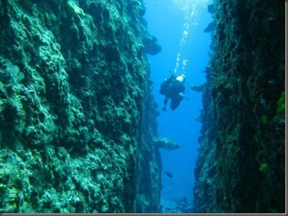 Diving between Split Rock