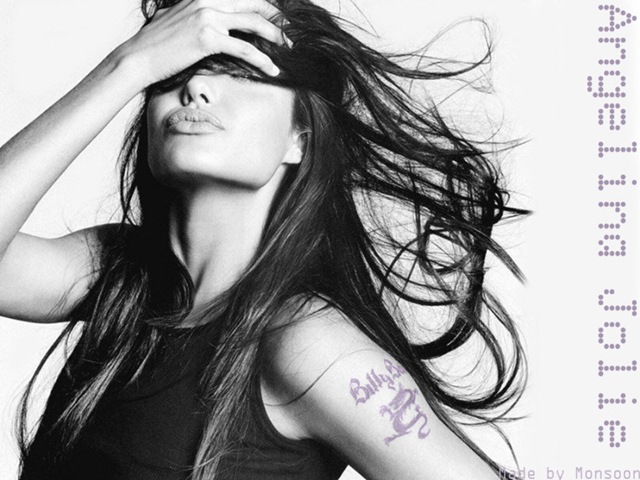 [Angelina-Jolie-11-Wallpaper[5].jpg]