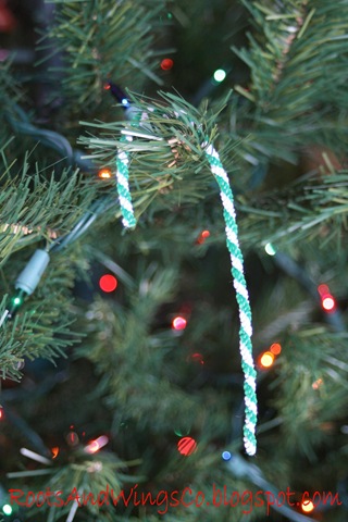[candy cane christmas pipe cleaners[3].jpg]