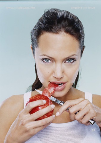 [Sexy-Angelina-Jolie-Apple-White-tanktop[4].jpg]