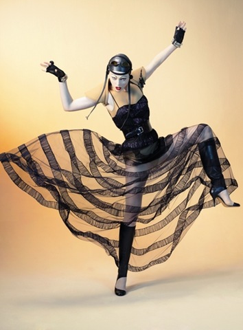 [coco-rocha-for-les-echos-by-jean-paul-gaultier-2009[3].jpg]
