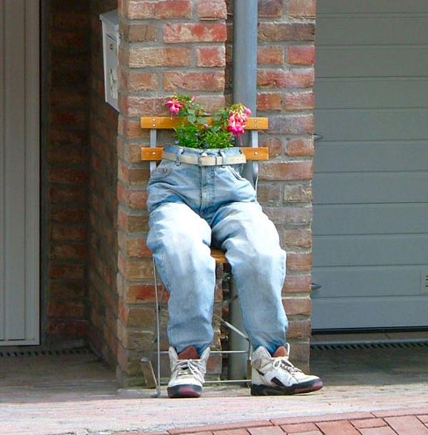 Photos of people doing stupid things - Flower pot with jeans