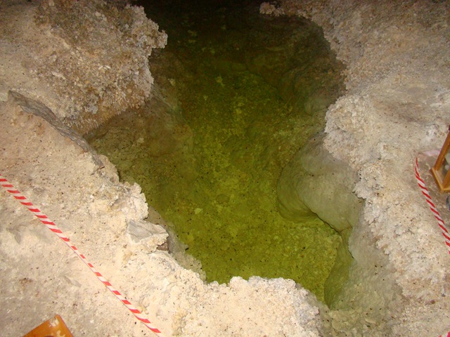 [20090423-2 Pool at end of Left Hand Tunnel[2].jpg]