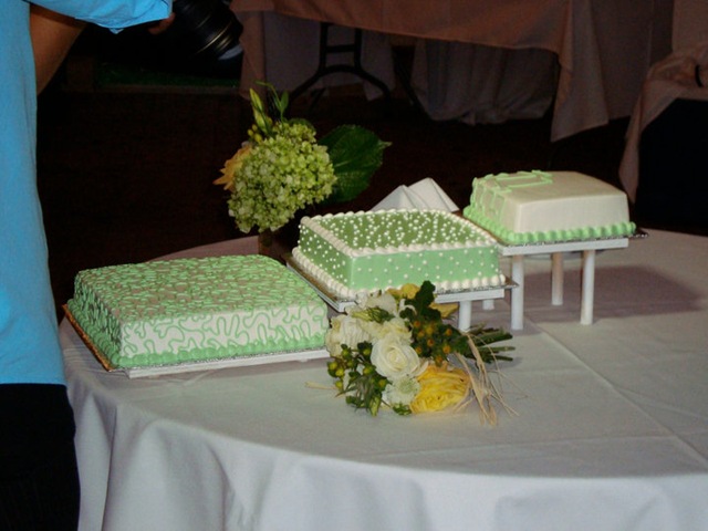 [Wedding cake 2[3].jpg]