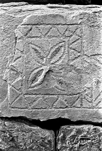 Settlement%20Chanta%2C%20Petroglyph%20on%20tower%20wall%2C%201977.jpg